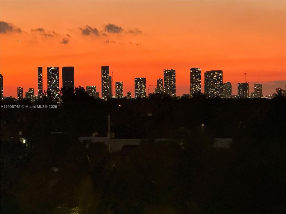 待售: $560,000 (1 贝兹, 1 浴室, 900 平方英尺)