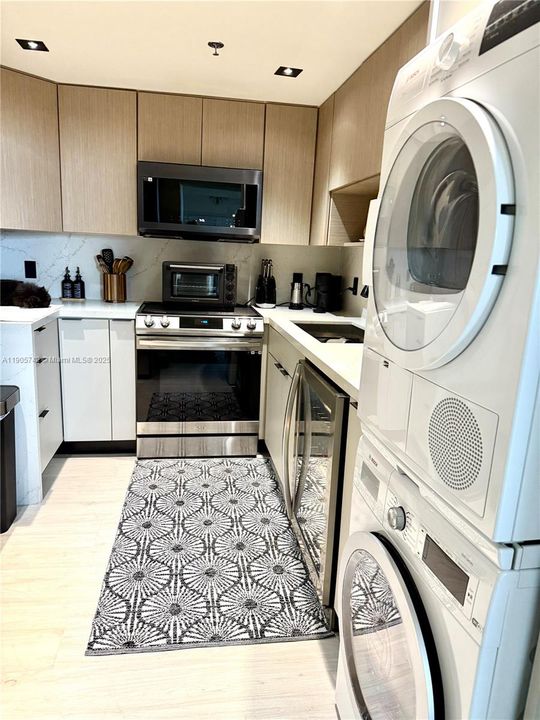 待售: $560,000 (1 贝兹, 1 浴室, 900 平方英尺)