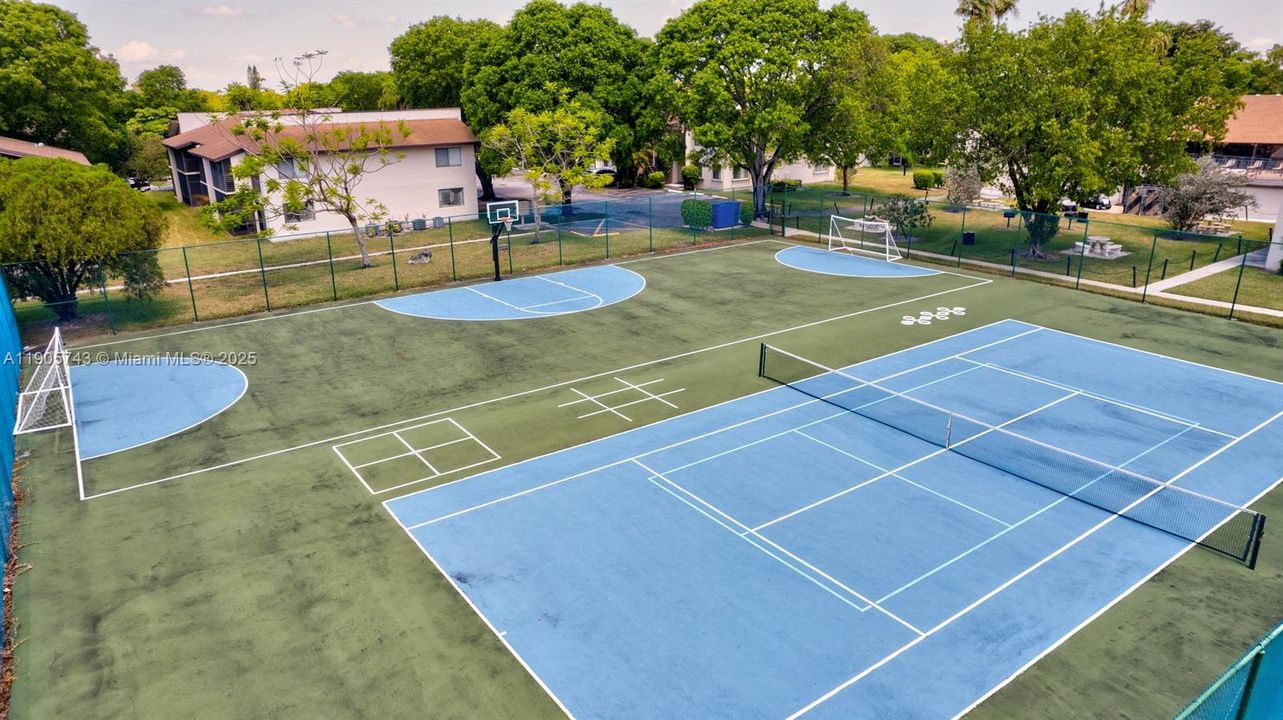 На продажу: $77,000 (1 спален, 1 ванн, 0 Квадратных фут)