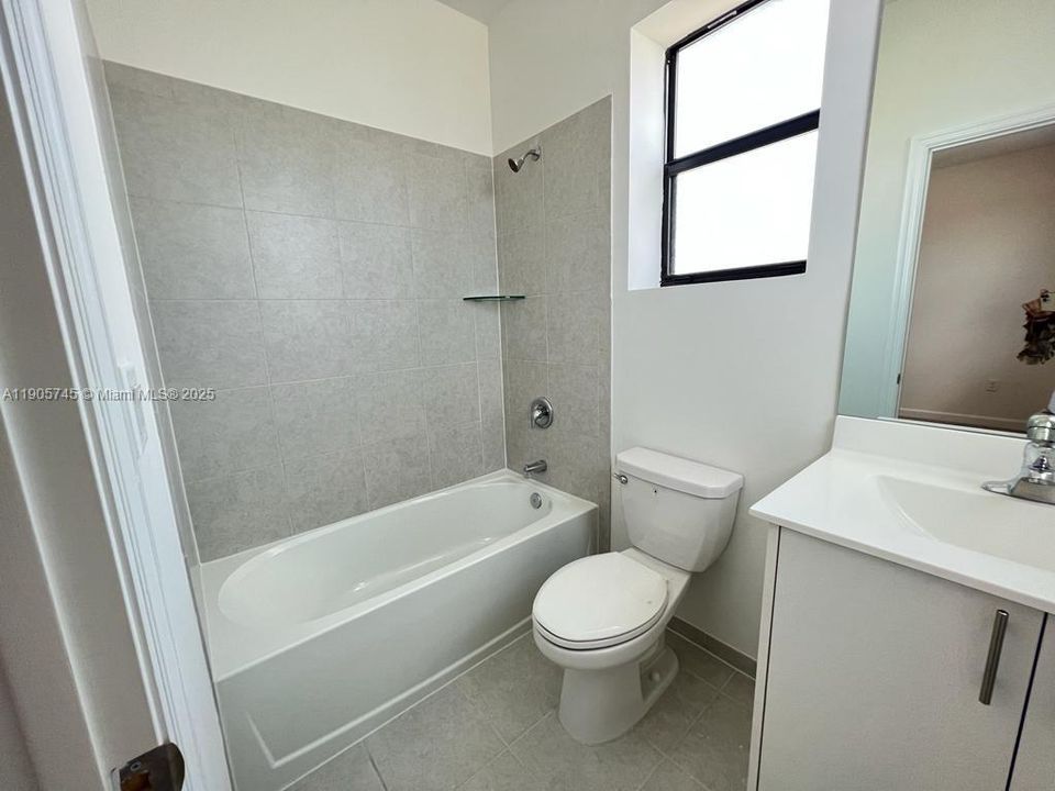 For Rent: $2,300 (3 beds, 3 baths, 1328 Square Feet)