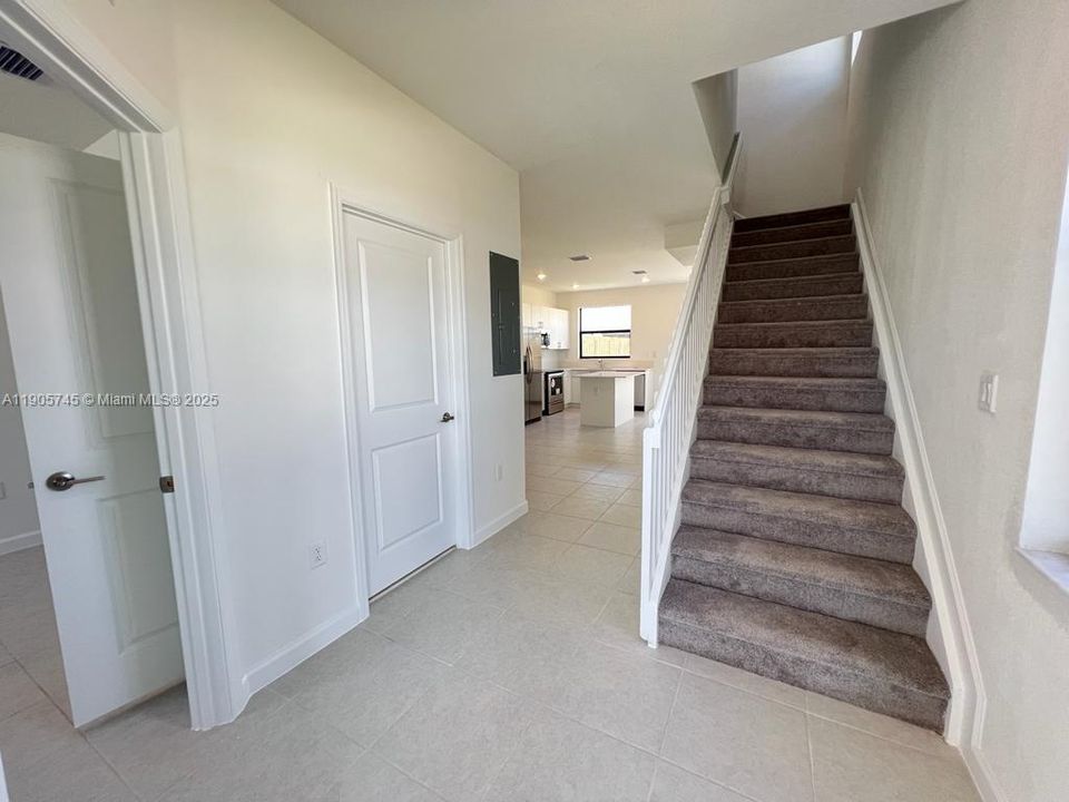 For Rent: $2,300 (3 beds, 3 baths, 1328 Square Feet)