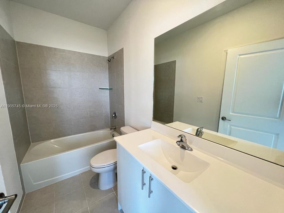 For Rent: $2,300 (3 beds, 3 baths, 1328 Square Feet)