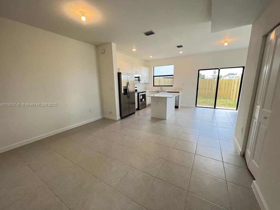 For Rent: $2,300 (3 beds, 3 baths, 1328 Square Feet)