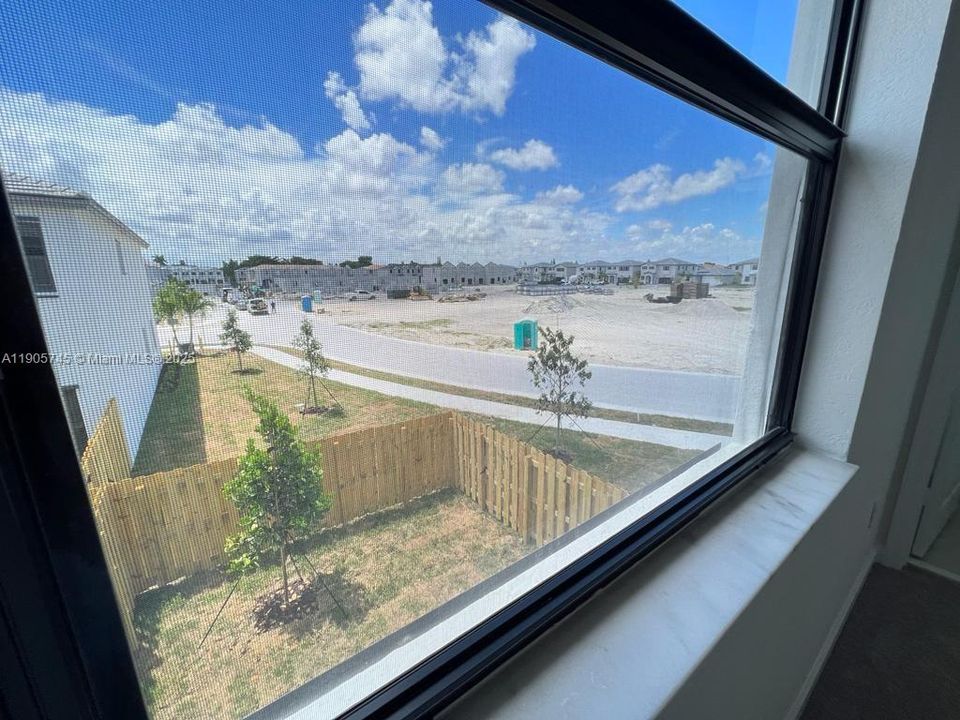 For Rent: $2,300 (3 beds, 3 baths, 1328 Square Feet)