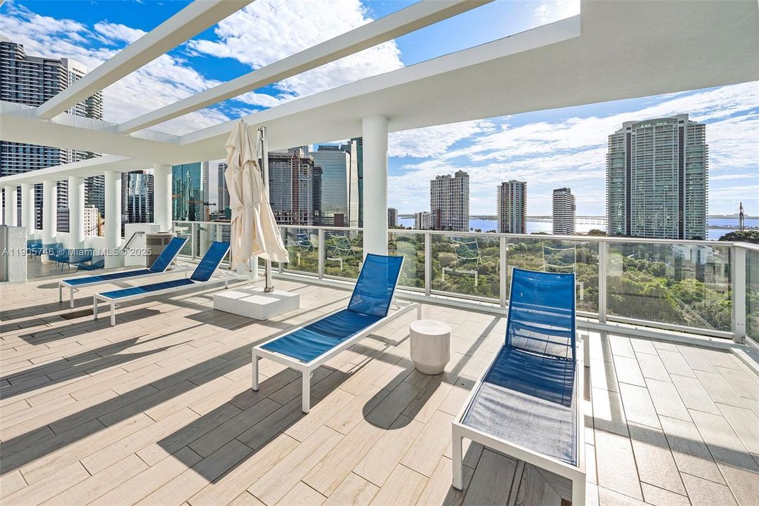 For Rent: $3,950 (2 beds, 2 baths, 962 Square Feet)