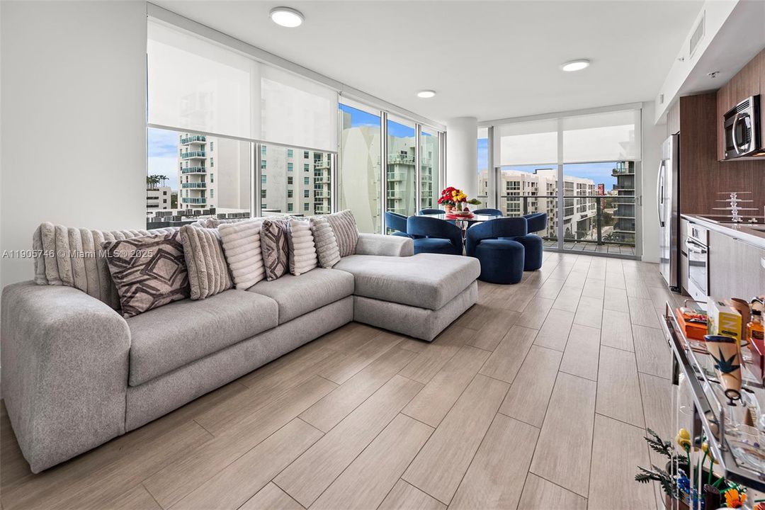 For Rent: $3,950 (2 beds, 2 baths, 962 Square Feet)