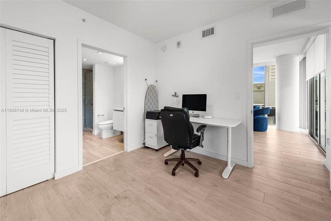 For Rent: $3,950 (2 beds, 2 baths, 962 Square Feet)