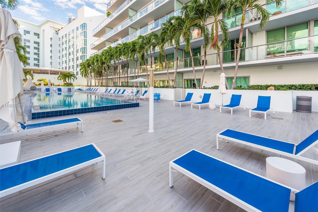 For Rent: $3,950 (2 beds, 2 baths, 962 Square Feet)