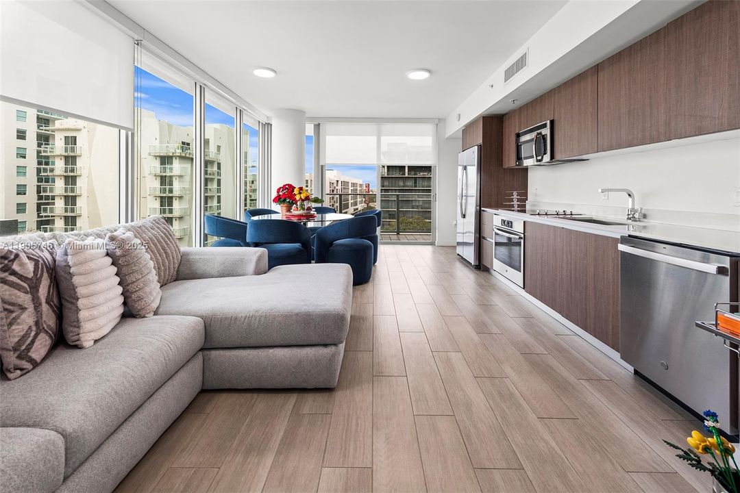 For Rent: $3,950 (2 beds, 2 baths, 962 Square Feet)