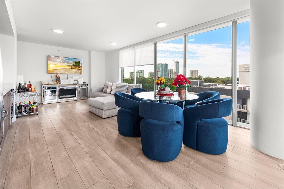 For Rent: $3,950 (2 beds, 2 baths, 962 Square Feet)