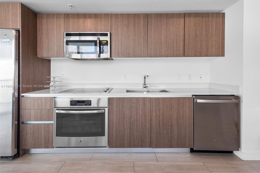 For Rent: $3,950 (2 beds, 2 baths, 962 Square Feet)