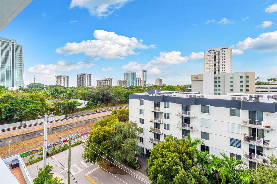 For Rent: $3,950 (2 beds, 2 baths, 962 Square Feet)