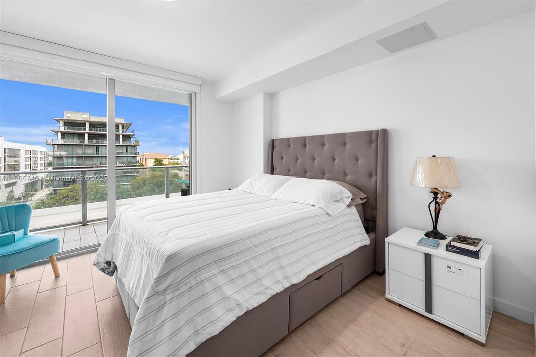 For Rent: $3,950 (2 beds, 2 baths, 962 Square Feet)