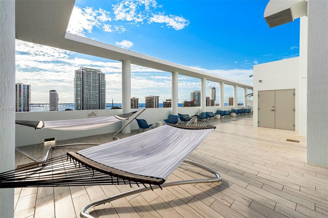 For Rent: $3,950 (2 beds, 2 baths, 962 Square Feet)