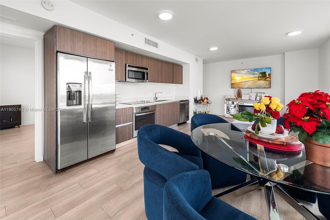 For Rent: $3,950 (2 beds, 2 baths, 962 Square Feet)