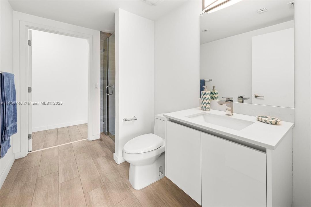 For Rent: $3,950 (2 beds, 2 baths, 962 Square Feet)