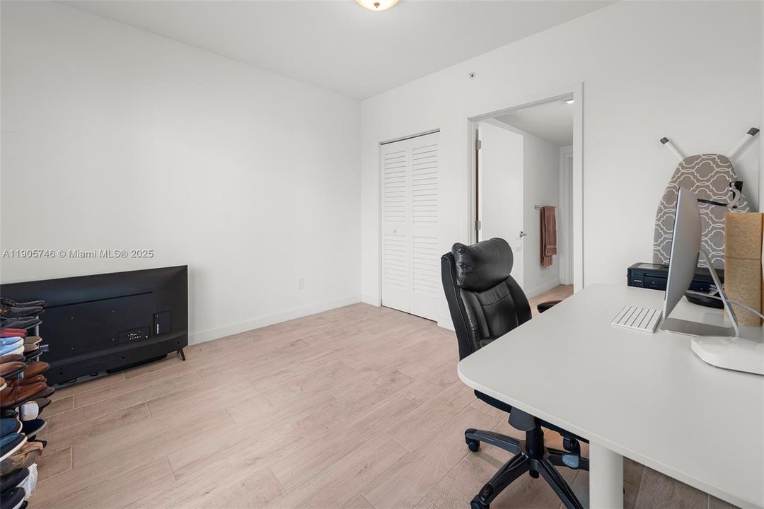 For Rent: $3,950 (2 beds, 2 baths, 962 Square Feet)