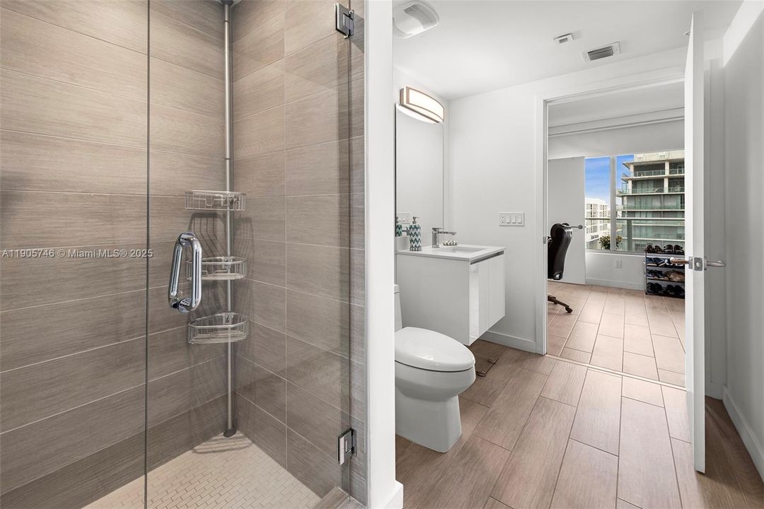 For Rent: $3,950 (2 beds, 2 baths, 962 Square Feet)