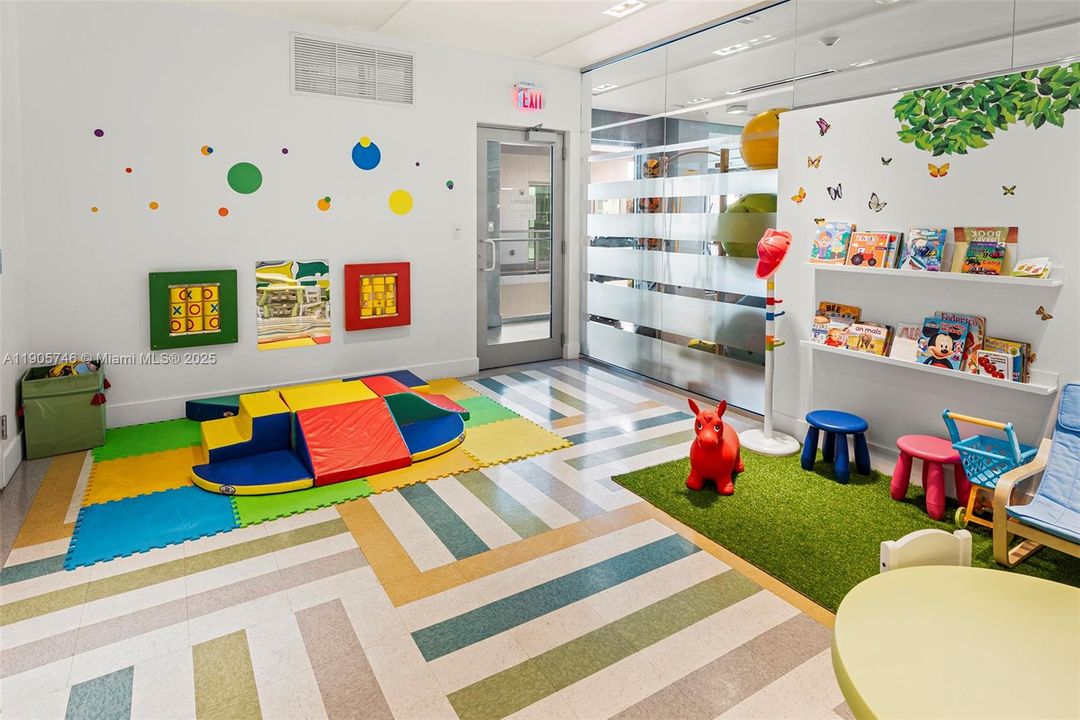 For Rent: $3,950 (2 beds, 2 baths, 962 Square Feet)