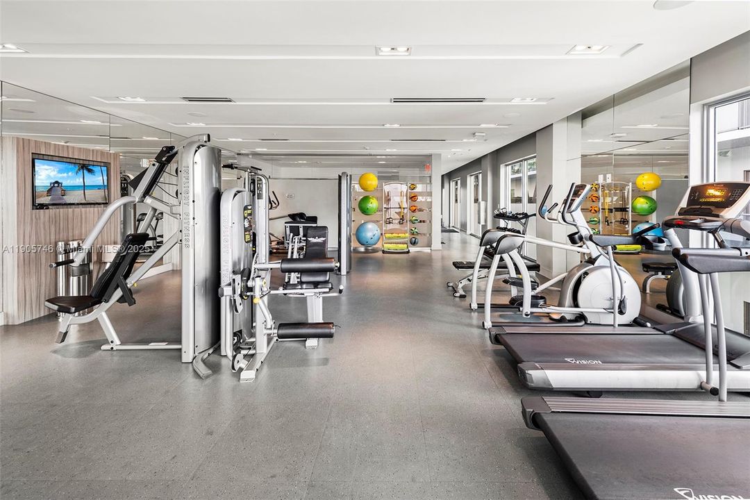 For Rent: $3,950 (2 beds, 2 baths, 962 Square Feet)