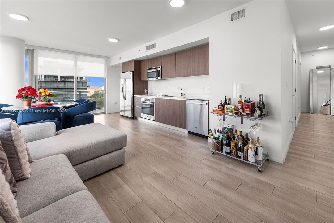 For Rent: $3,950 (2 beds, 2 baths, 962 Square Feet)