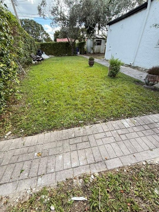 合同活跃: $370,000 (3 贝兹, 1 浴室, 1326 平方英尺)