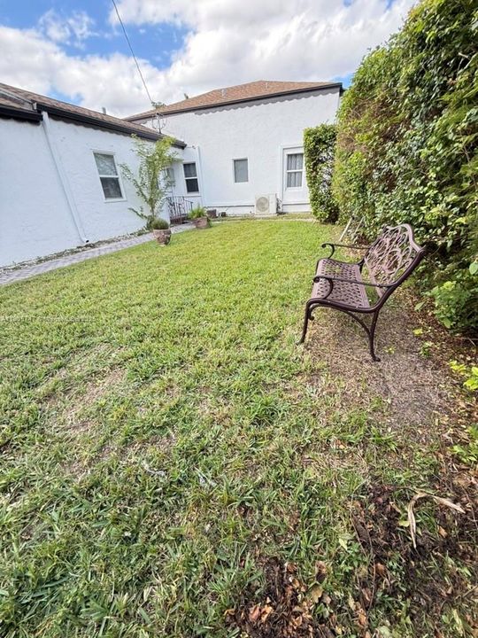 合同活跃: $370,000 (3 贝兹, 1 浴室, 1326 平方英尺)