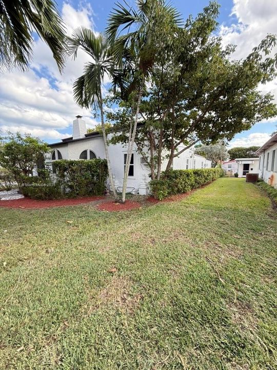 合同活跃: $370,000 (3 贝兹, 1 浴室, 1326 平方英尺)