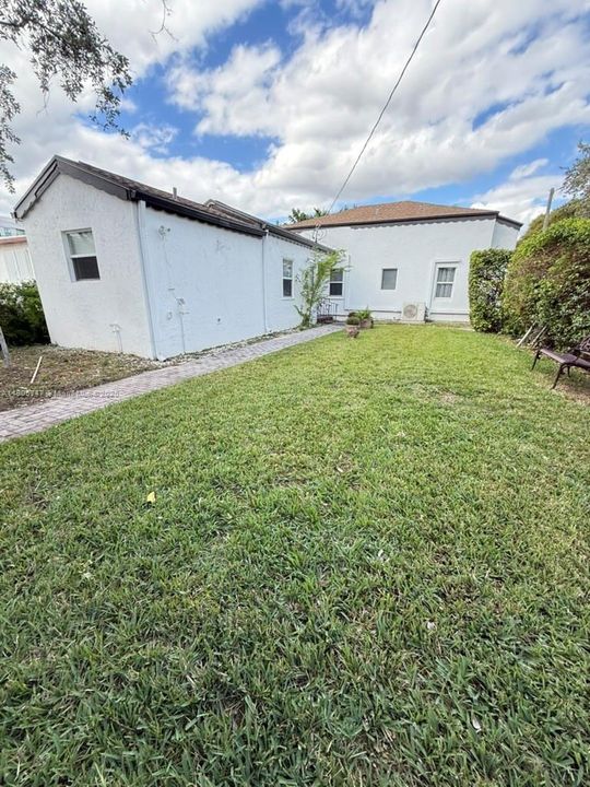 合同活跃: $370,000 (3 贝兹, 1 浴室, 1326 平方英尺)