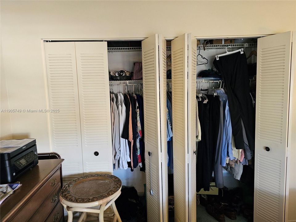 For Sale: $299,900 (2 beds, 2 baths, 1428 Square Feet)