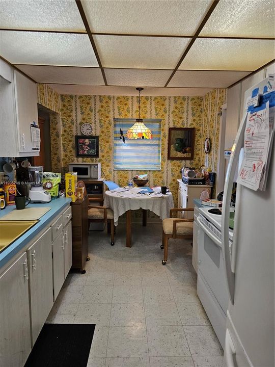 For Sale: $299,900 (2 beds, 2 baths, 1428 Square Feet)