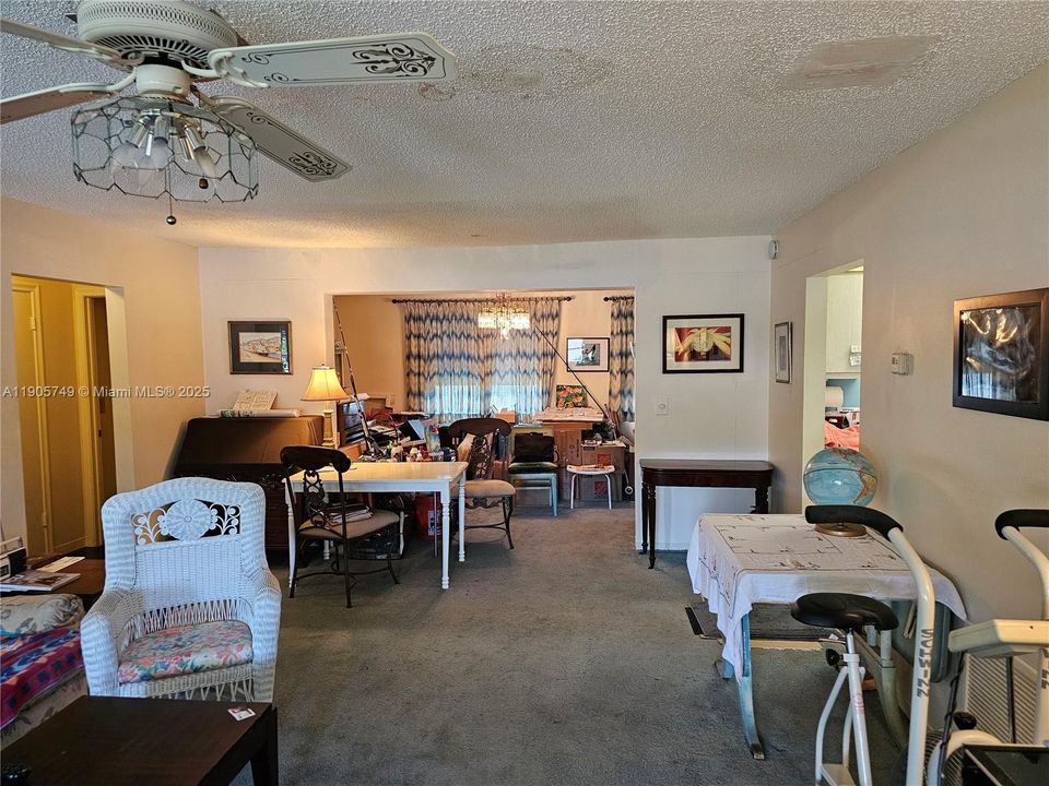 For Sale: $299,900 (2 beds, 2 baths, 1428 Square Feet)