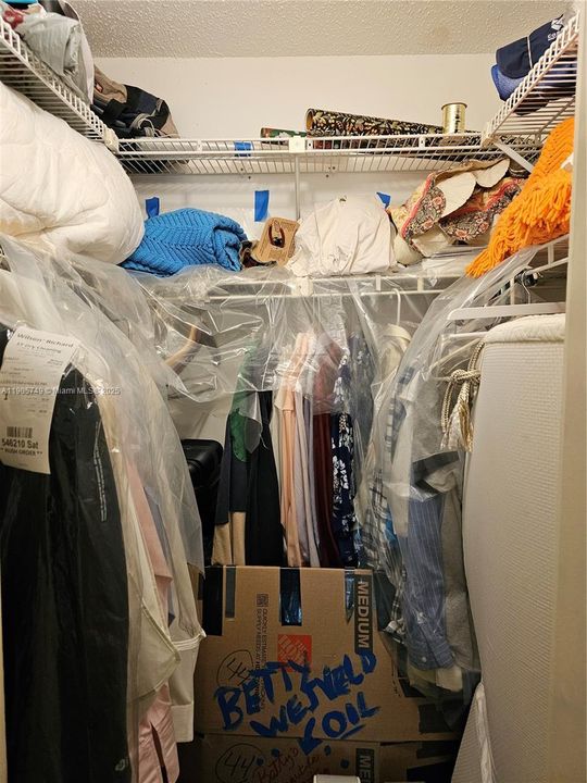 For Sale: $299,900 (2 beds, 2 baths, 1428 Square Feet)