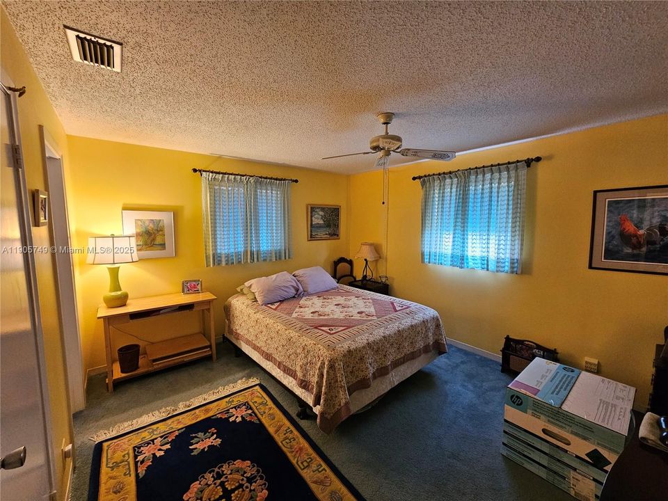 For Sale: $299,900 (2 beds, 2 baths, 1428 Square Feet)