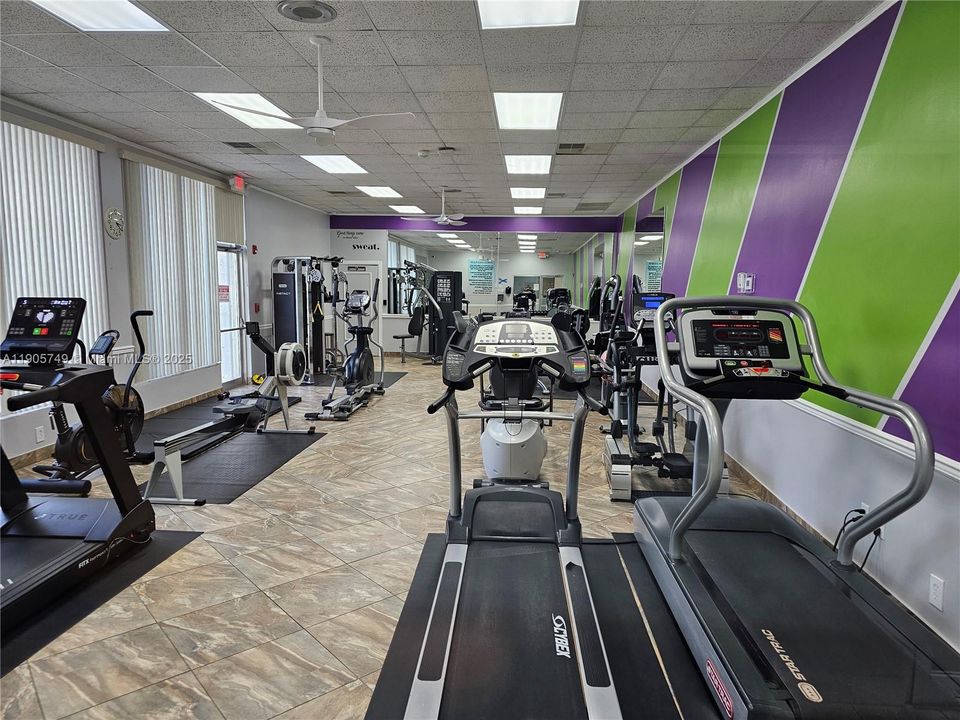 For Sale: $299,900 (2 beds, 2 baths, 1428 Square Feet)