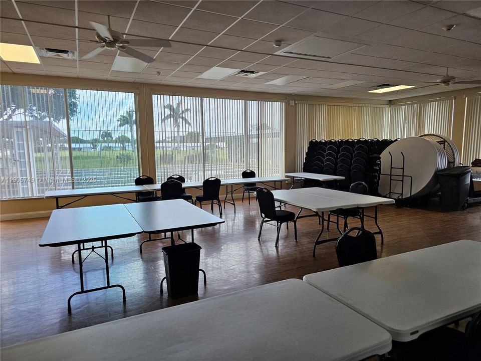 For Sale: $299,900 (2 beds, 2 baths, 1428 Square Feet)