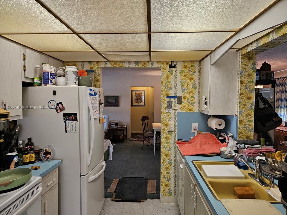 For Sale: $299,900 (2 beds, 2 baths, 1428 Square Feet)