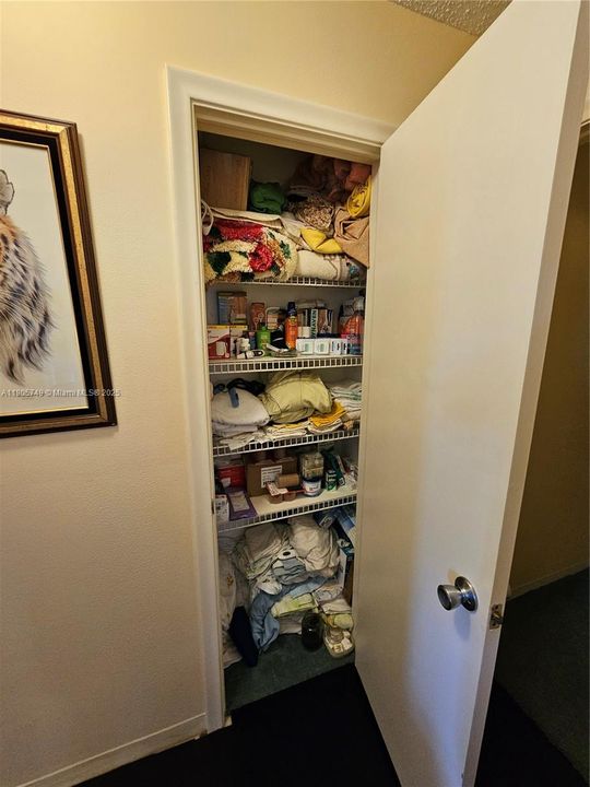 For Sale: $299,900 (2 beds, 2 baths, 1428 Square Feet)