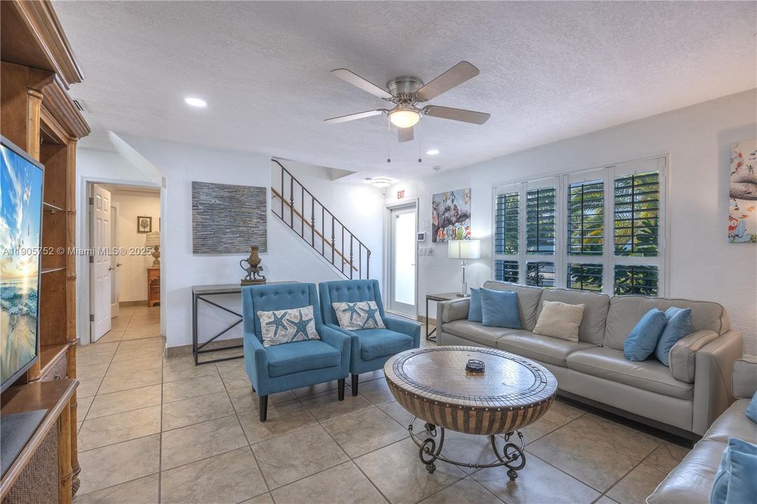 For Sale: $944,900 (5 beds, 3 baths, 2637 Square Feet)