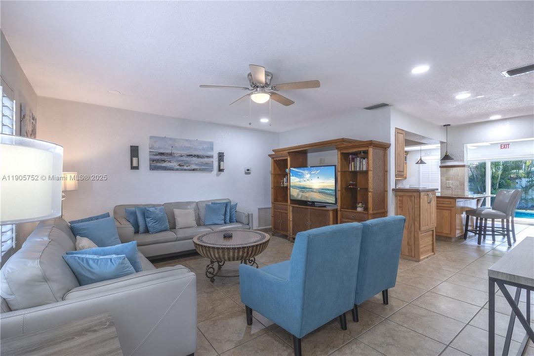 For Sale: $944,900 (5 beds, 3 baths, 2637 Square Feet)