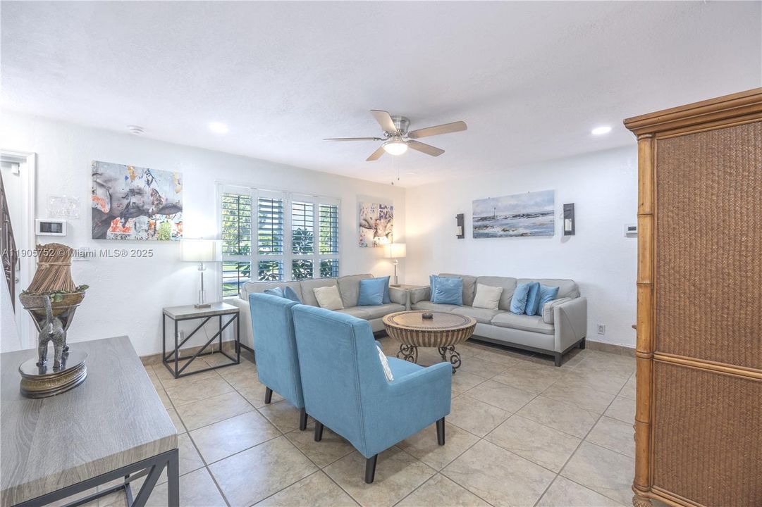 For Sale: $944,900 (5 beds, 3 baths, 2637 Square Feet)