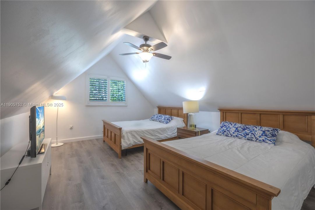 For Sale: $944,900 (5 beds, 3 baths, 2637 Square Feet)