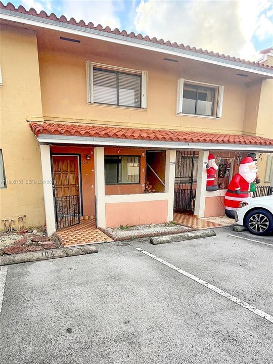 В аренду: $2,500 (2 спален, 2 ванн, 765 Квадратных фут)