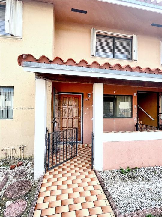 В аренду: $2,500 (2 спален, 2 ванн, 765 Квадратных фут)