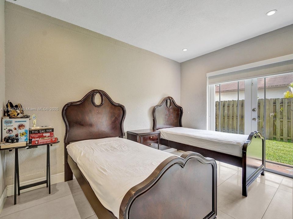 For Rent: $4,500 (4 beds, 2 baths, 2102 Square Feet)