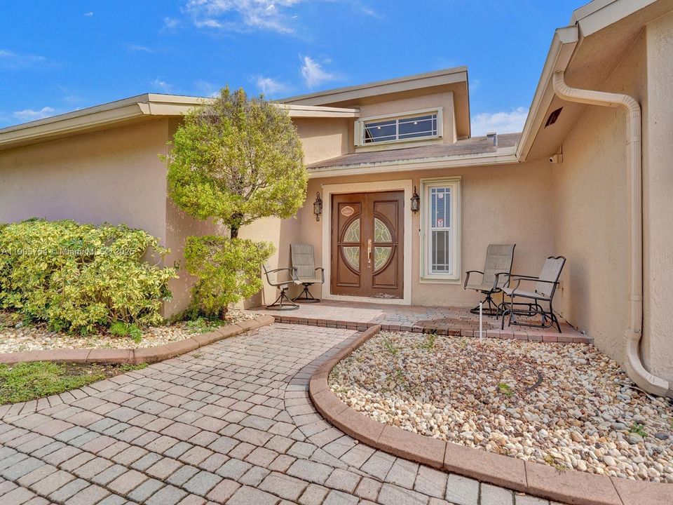 For Rent: $4,500 (4 beds, 2 baths, 2102 Square Feet)