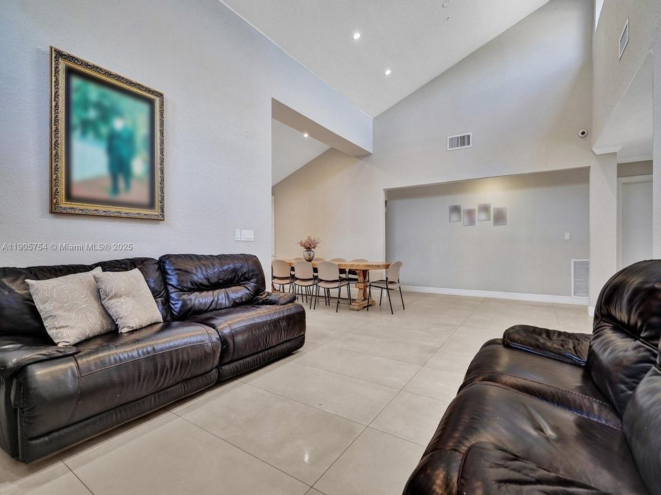 For Rent: $4,500 (4 beds, 2 baths, 2102 Square Feet)