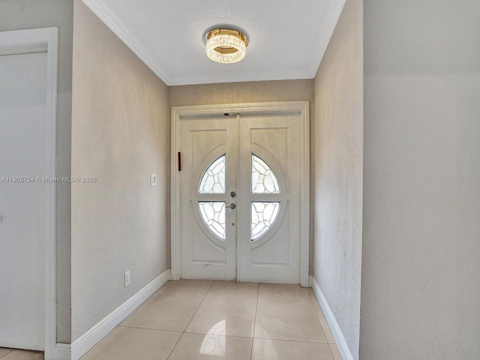 For Rent: $4,500 (4 beds, 2 baths, 2102 Square Feet)