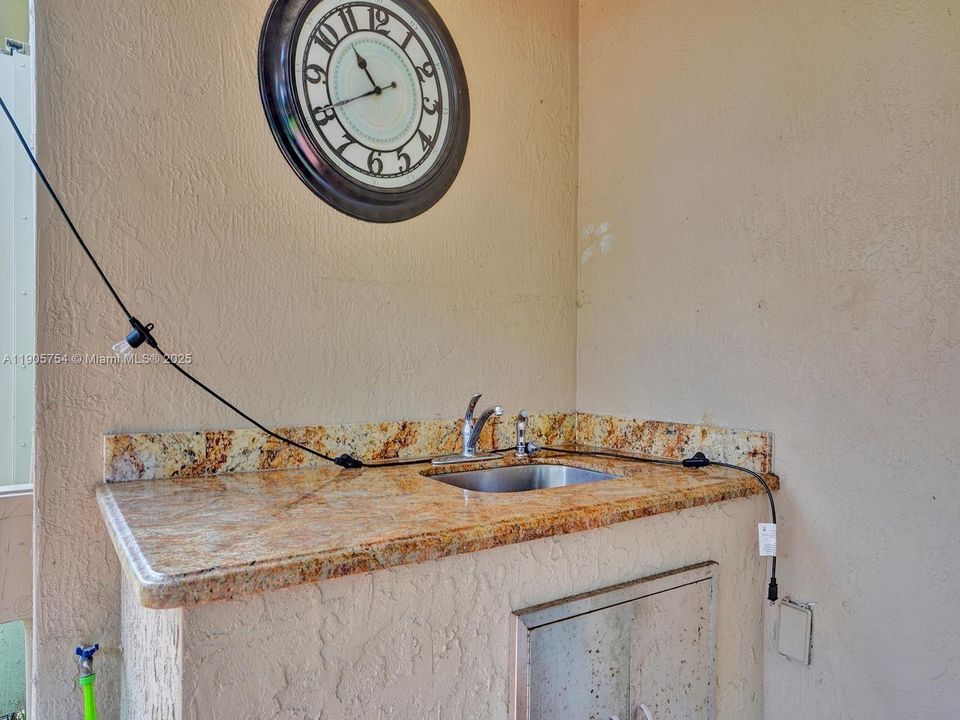 For Rent: $4,500 (4 beds, 2 baths, 2102 Square Feet)