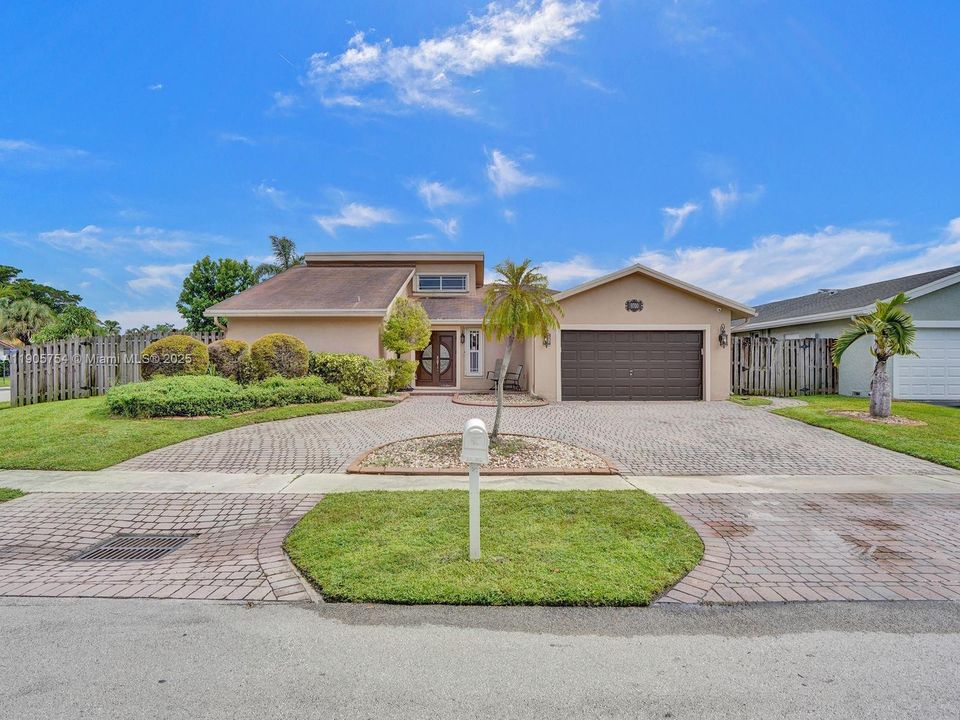 For Rent: $4,500 (4 beds, 2 baths, 2102 Square Feet)